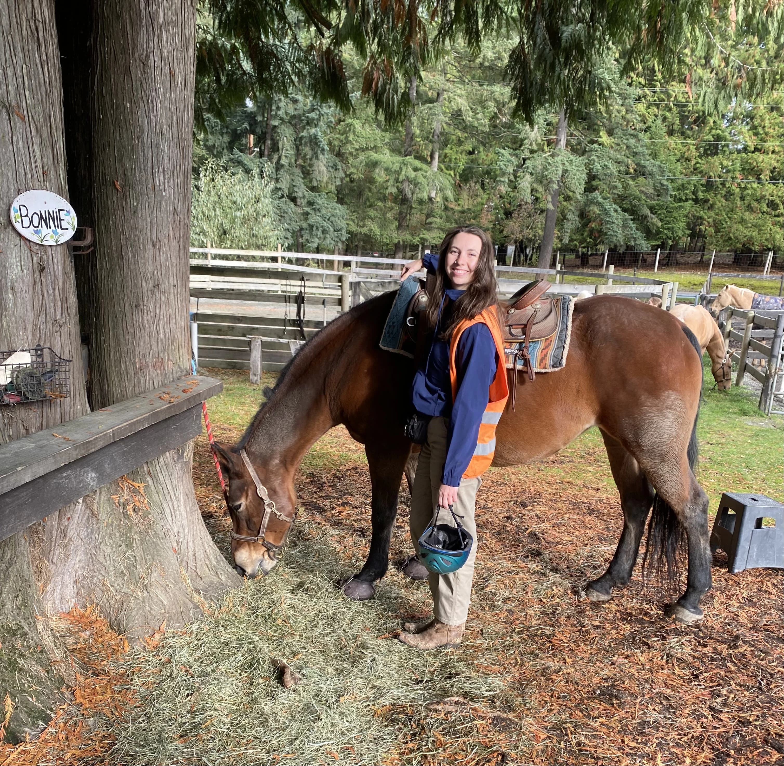 Lindsey standing next to a horse